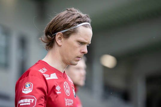 Örgrytes Anton Lans innan fotbollsmatchen i Superettan