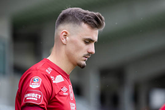 Örgrytes Ajdin Zeljkovic innan fotbollsmatchen i