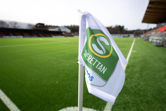 Logotyp för Superettan på en hörnflagga