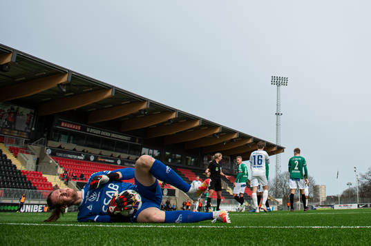 Brages målvakt Adrian Engdahl har ont