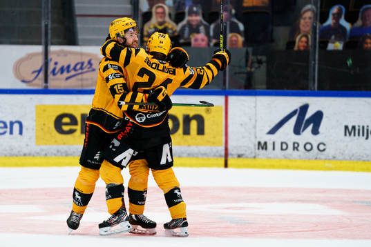 Skellefteås Melker Karlsson och Andreas Wingerli jublar