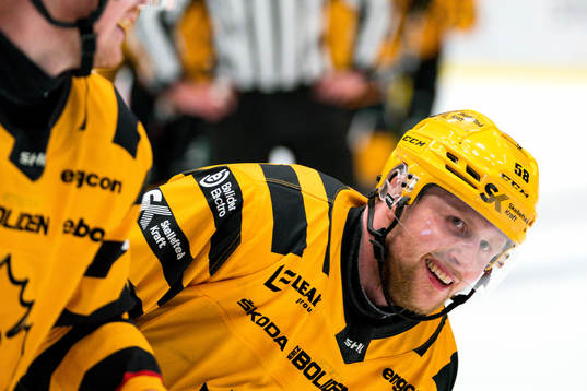 Skellefteås Oskar Nilsson jublar