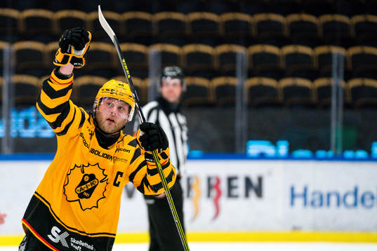 Skellefteås Oscar Möller  jublar