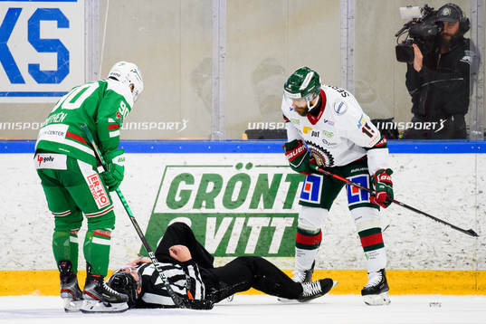 Domare Richard Magnusson har ont