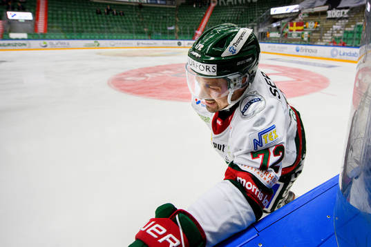 Frölundas Patrik Carlsson har ont
