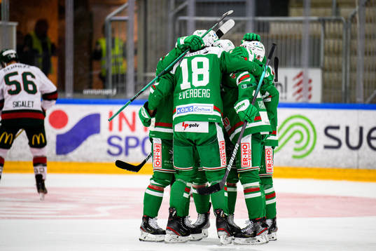 Rögles Niklas Hansson jublar