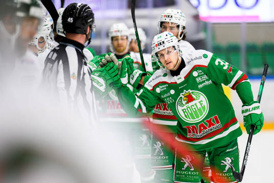 Rögles Niklas Hansson jublar