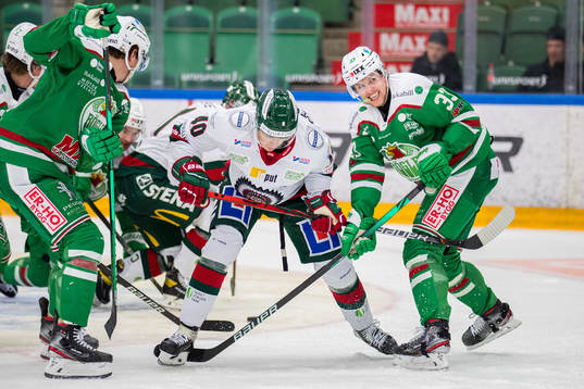 Frölundas Joel Mustonen och Rögles Niklas Hansson