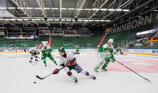 Frölundas Johan Sundström mot Rögles Taylor Matson och
