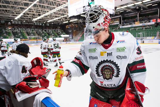 Frölundas målvakt Johan Mattsson deppar