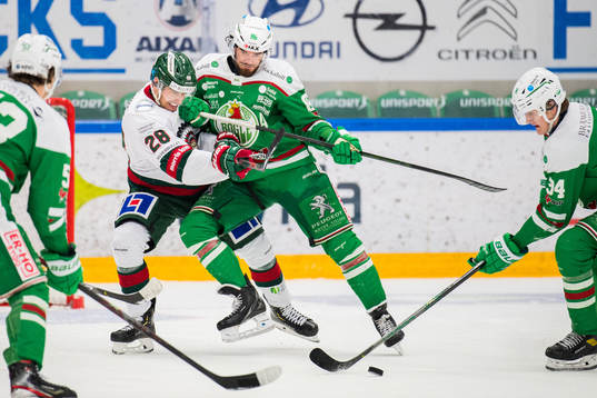 Frölundas Johan Sundström och Rögles Eric Gelinas