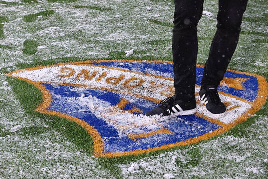 Snö på IFK Norrköpings emblem