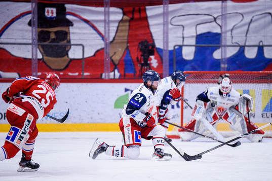 Västerviks Zach Budish täcker skott
