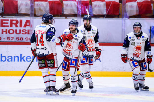Västerviks Kellen Jones jublar