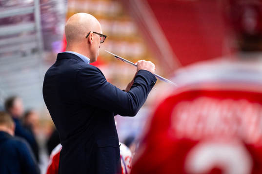 Timrås tränare Fredrik Andersson tar timeout