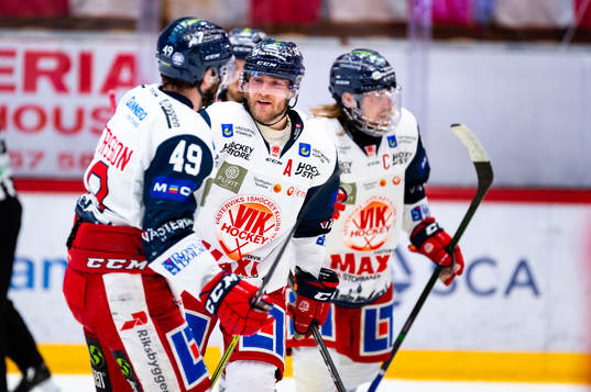 Västerviks Oscar Pettersson och Kellen Jones jublar