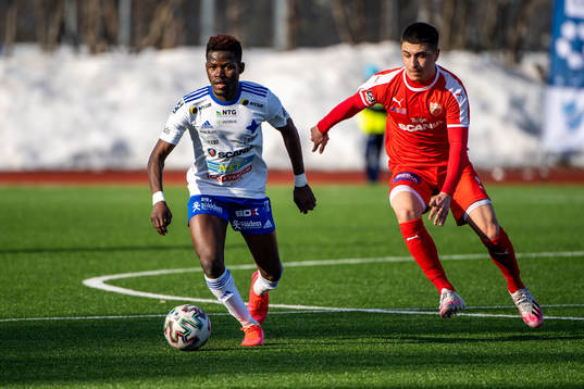 Luleås Mamadou Kouyate och Assyriskas Antonio Yakoub