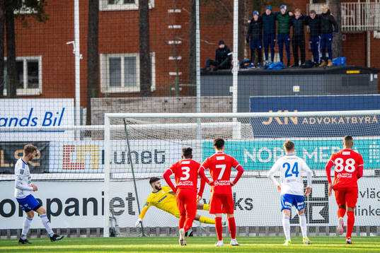 Luleås William Olausson gör 3-1 på straff