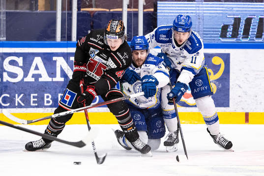 Örebros Robin Salo mot Leksands Matt Caito och Martin