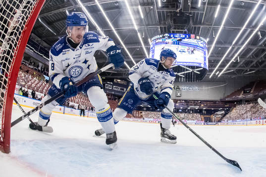 Leksands Matt Caito och +lle320under kvartsfinal två i SHL