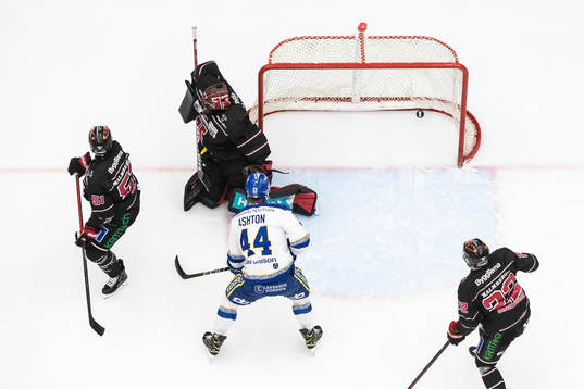 1-1 bakom Örebros målvakt Jhonas Enroth Leksands Carter
