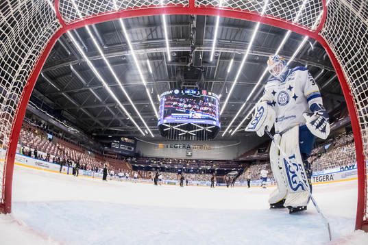 Leksands målvakt Janne Juvonen deppar