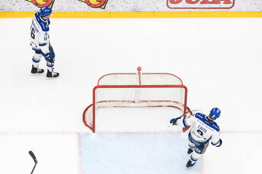 Leksands Daniel Gunnarsson och Leksands Matt Caito deppar