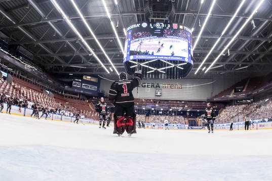 Örebros målvakt Jhonas Enroth jubel