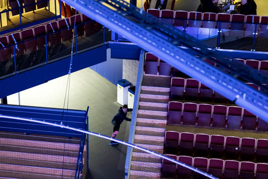 Leksands Matt Caito  värmer upp innan  kvartsfinal två i