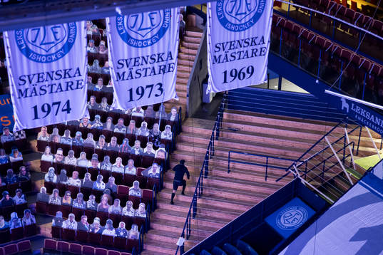 Leksands Otto Paajanen värmer upp innan  kvartsfinal två