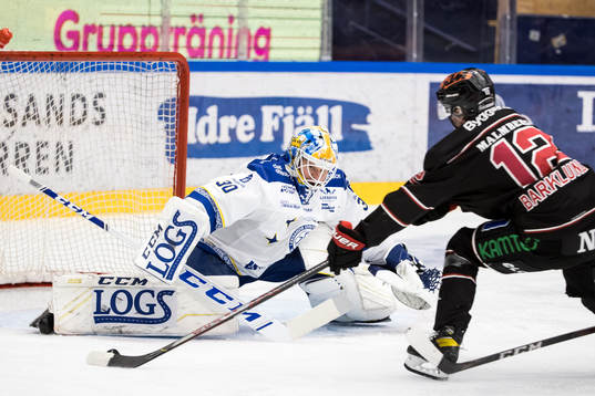Leksands målvakt Janne Juvonen och Örebros Filip