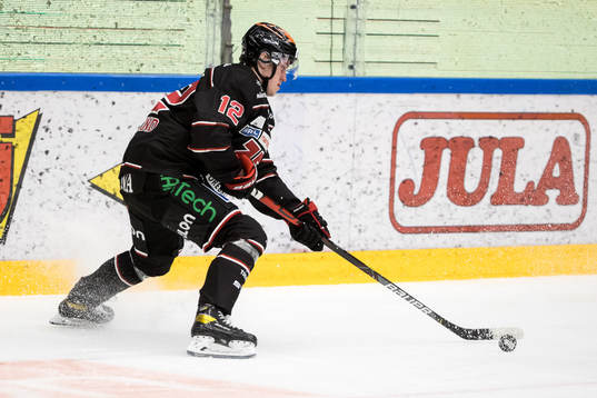 Örebros Filip Barklundunder kvartsfinal två i SHL mellan