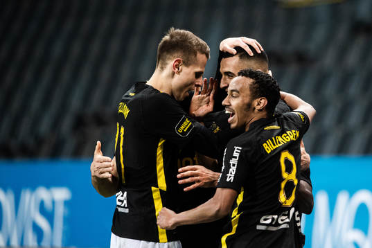 s Bojan Radulovic och Bilal Husein jublar med Nabil Bahoui