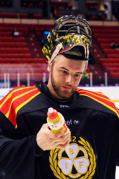 Brynäs målvakt Samuel Ersson deppar