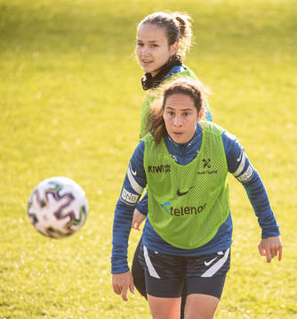 Ingrid Moe Wold and Guro Reiten of the Norwegian national