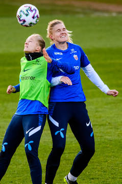 Amalie Vevle Eikeland and Kristine Bjørdal Leine of the
