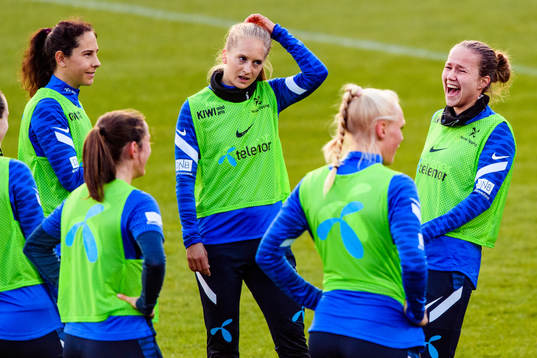 Ingrid Moe Wold, Amalie Vevle Eikeland and Guro Reiten nof