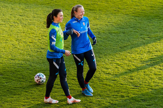 Ingrid Syrstad Engen and Frida Maanum of the Norwegian