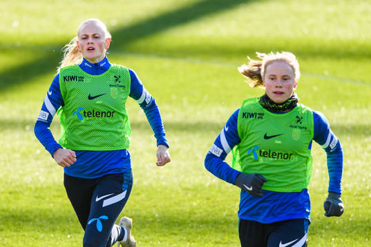 Karina Sævik and Julie Blakstad of the Norwegian national