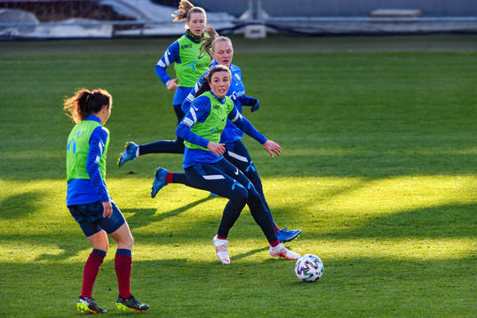 Ingrid Syrstad Engen and Frida Maanum of the Norwegian
