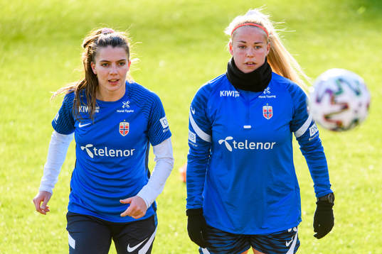 Cecilie Redisch Kvamme and Therese Sessy Åsland of the