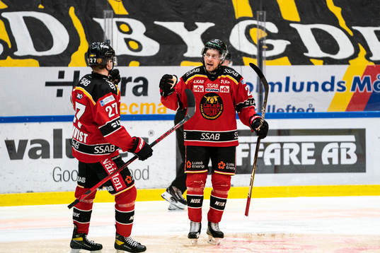 Luleås Juhani Tyrväinen jublar