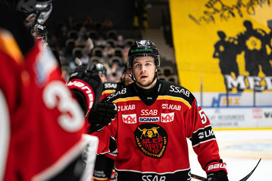 Luleås Filip Hållander jublar