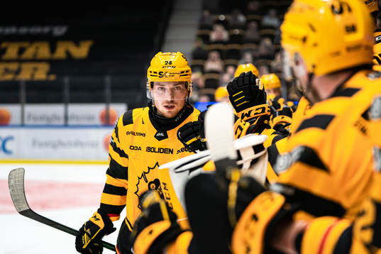 Skellefteås Jesper Frödén jublar