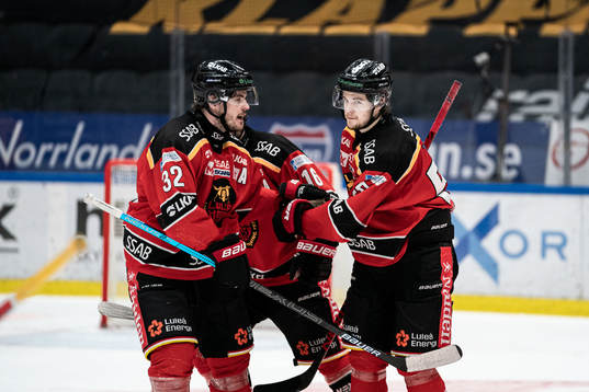 Luleås Oscar Engsund och Filip Hållander jublar