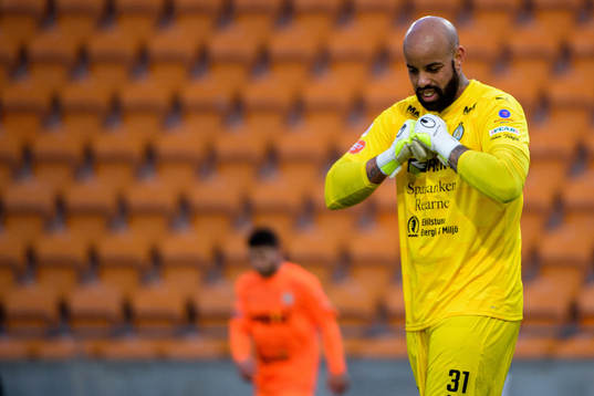 AFC Eskilstunas målvakt Joshua Wicks deppar