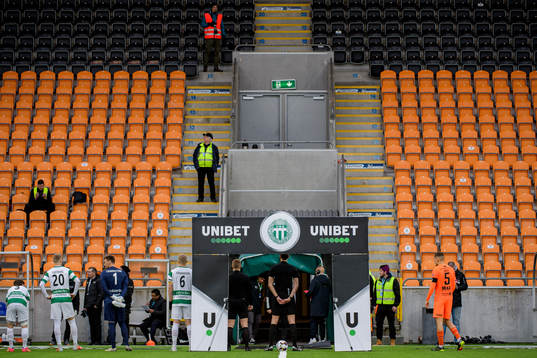Domarna, Västerås spelare och AFC Eskilstunas spelare