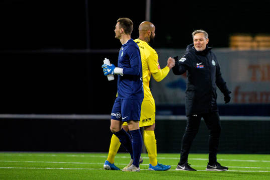 AFC Eskilstunas målvakt Joshua Wicks, Västerås målvakt