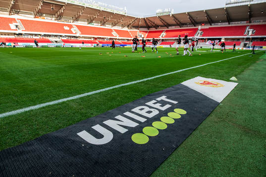 En reklamskylt med Unibets logotyp