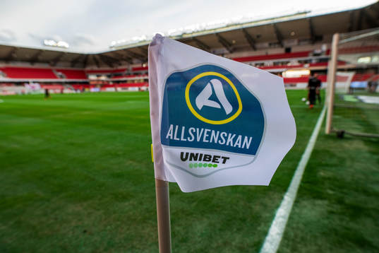 En hörnflagga med Unibets och Allsvenskans logotyp